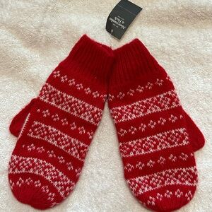Abercrombie & Fitch Red and White Isle Patterned Mittens NWT OS